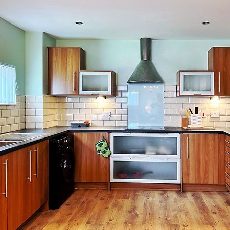 Retro Seaside Apt With Patio Apartment Swansea Exterior foto