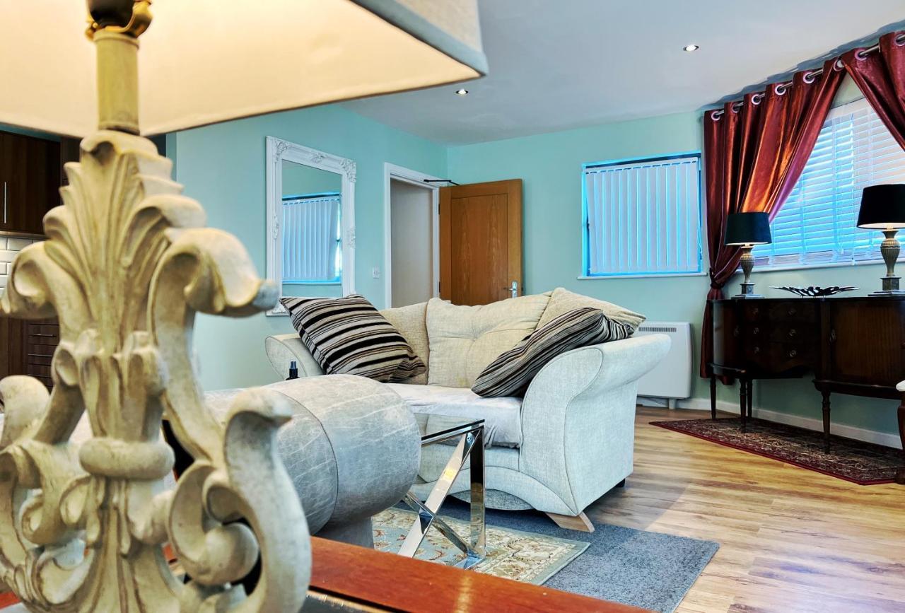 Retro Seaside Apt With Patio Apartment Swansea Exterior foto