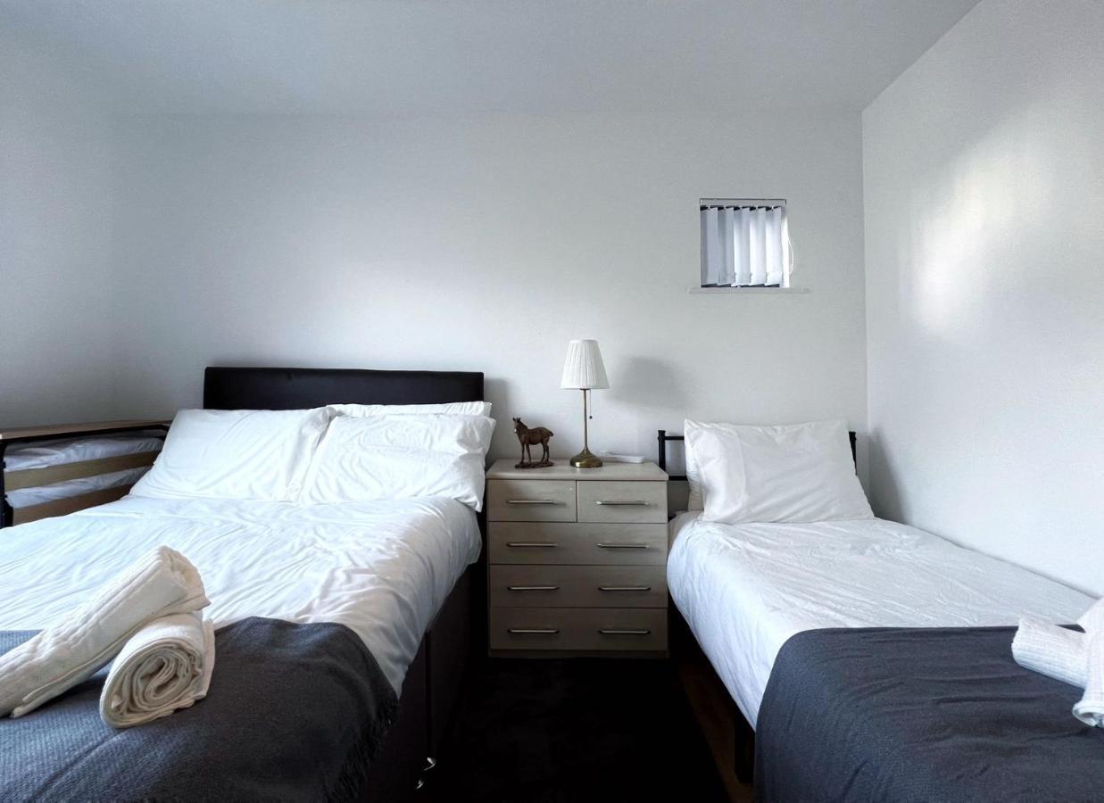 Retro Seaside Apt With Patio Apartment Swansea Exterior foto