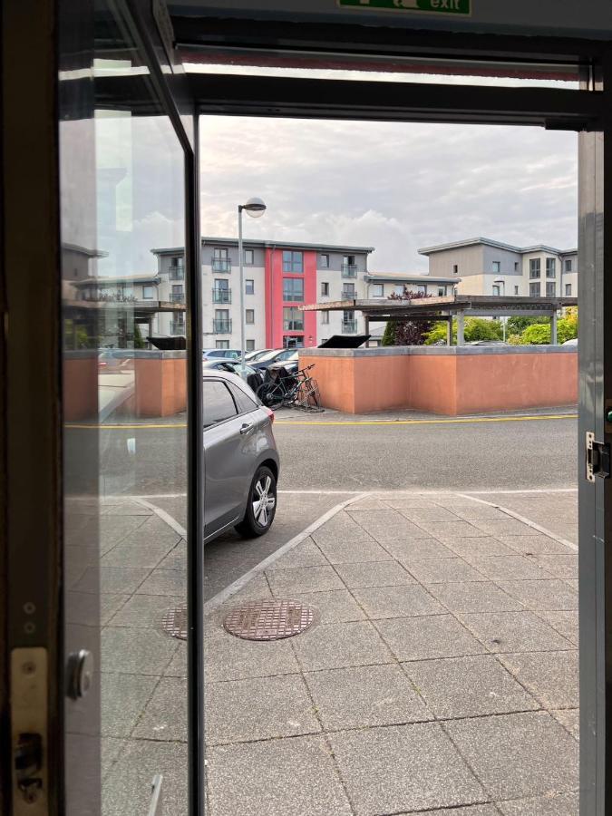 Retro Seaside Apt With Patio Apartment Swansea Exterior foto
