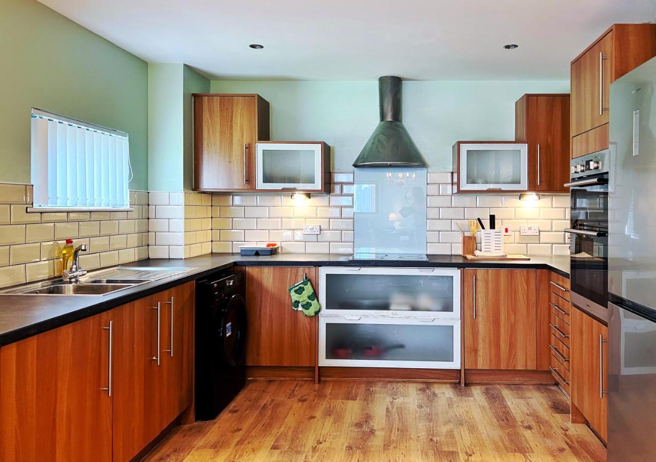 Retro Seaside Apt With Patio Apartment Swansea Exterior foto