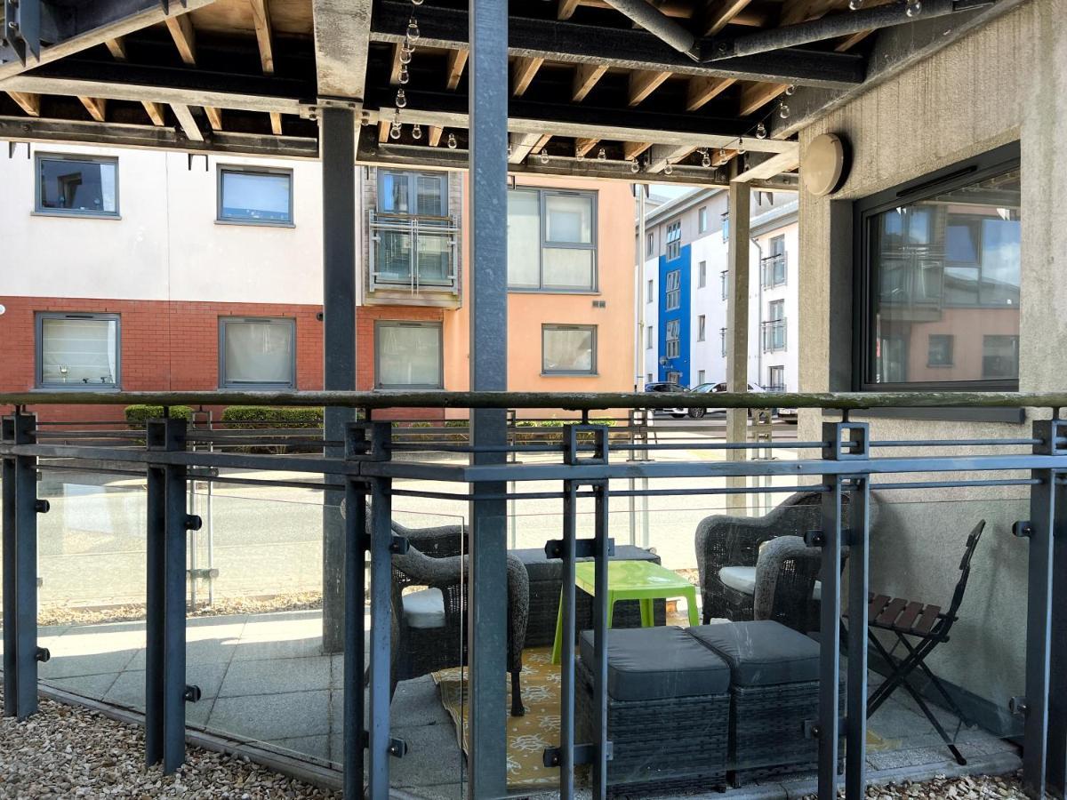Retro Seaside Apt With Patio Apartment Swansea Exterior foto